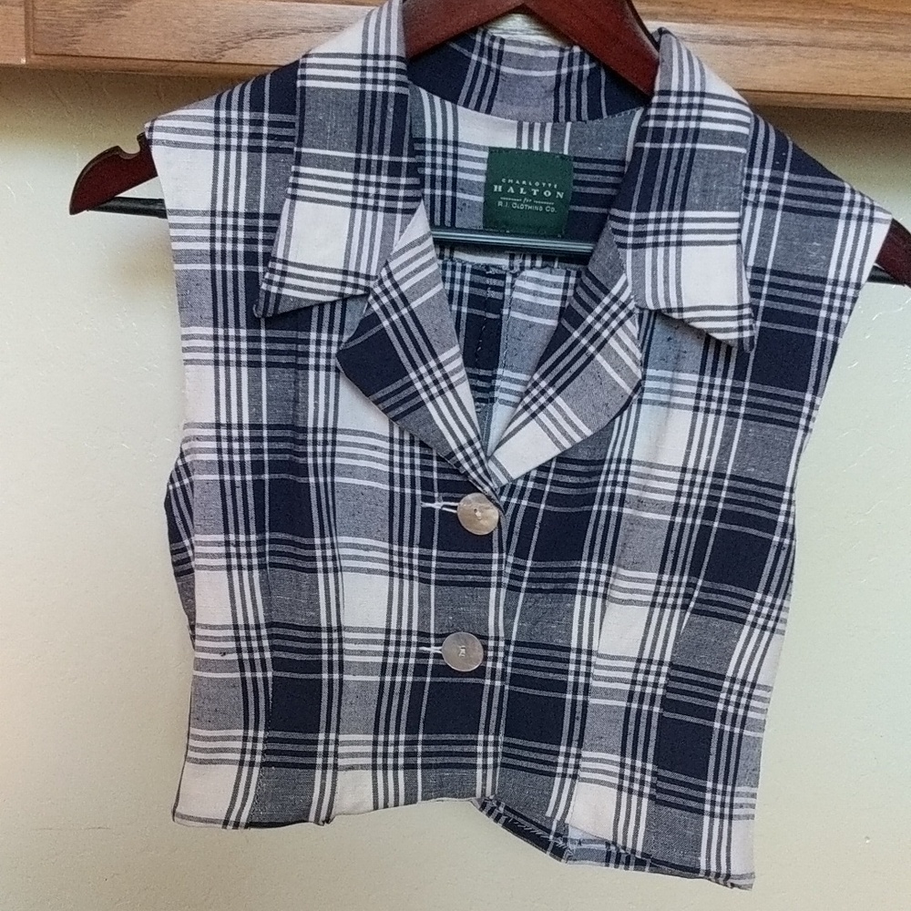 Cute cropped vest size s